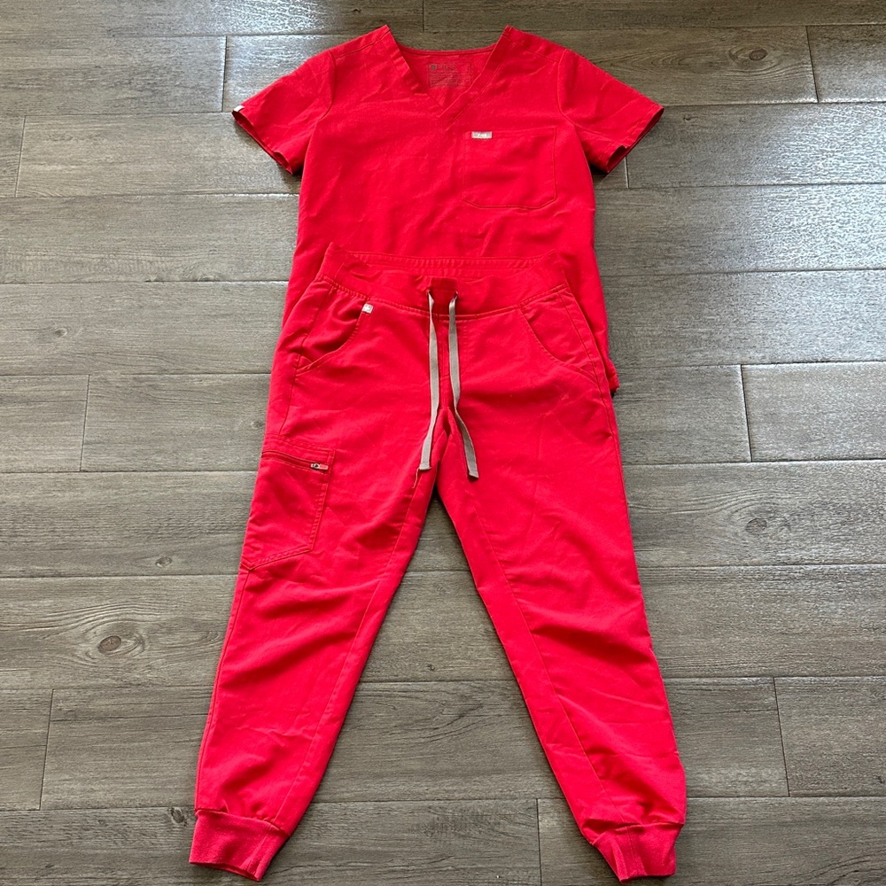 Figs Red Women's Set